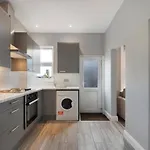 North Kensington Westfield 3 Bedroom New Deluxaprt